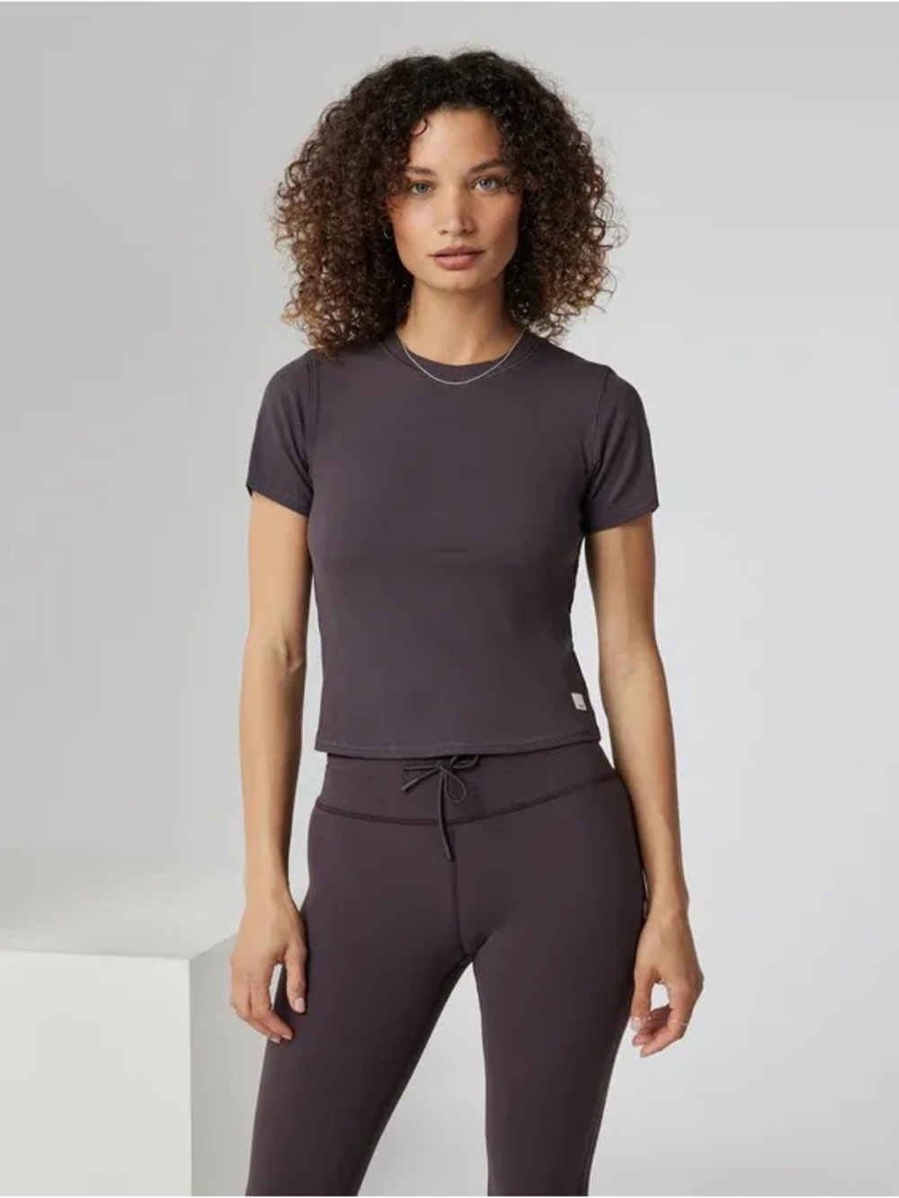 Vuori Women’s Ribbed Purple Fitted Tee t-Shirt Small